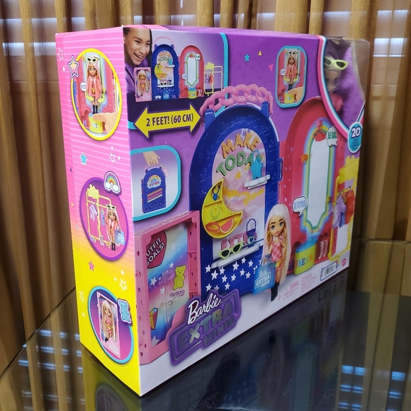 Barbie Extra Minis Doll & Fashion Playset - Picture 2 of 12